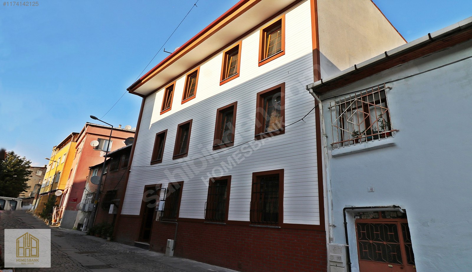 EYÜP SULTAN'DA EMSALSİZ 4 KATLI ASANSÖRLÜ İSKANLI SIFIR BİNA